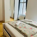 V Centrum * 프라하